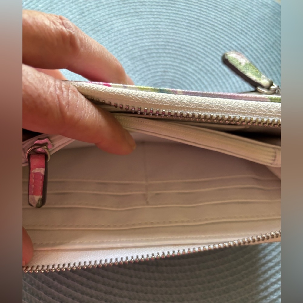 Liz Claiborne White and Pink Floral Wallet - Picture 8 of 10